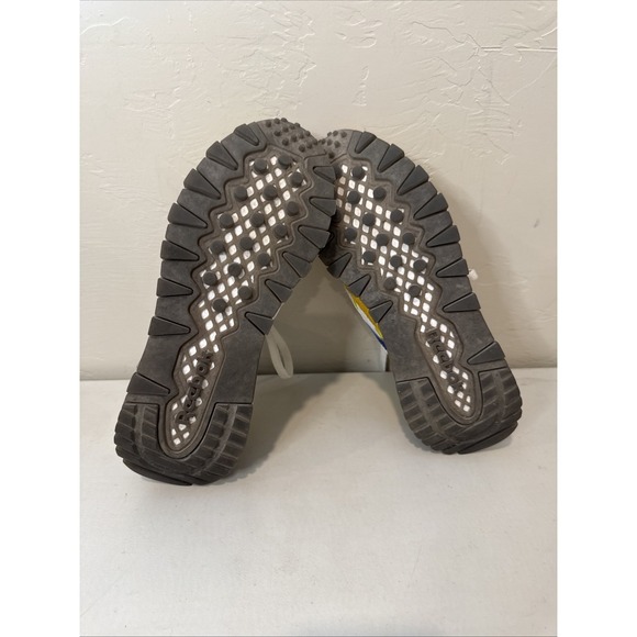Athletic_Shoes